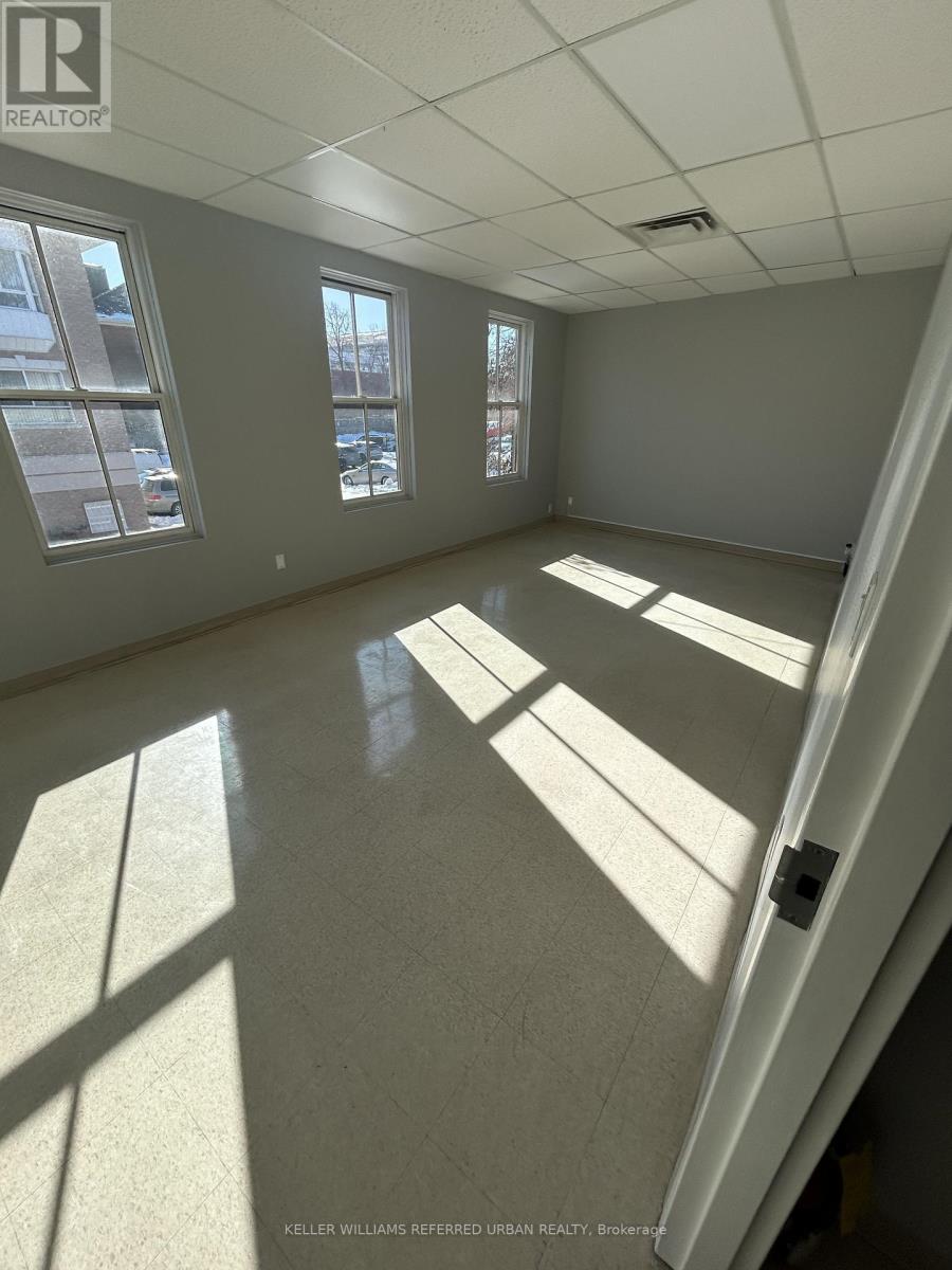 202 - 10132 Yonge Street, Richmond Hill (Mill Pond), Ontario  L4C 1T6 - Photo 4 - N12878838