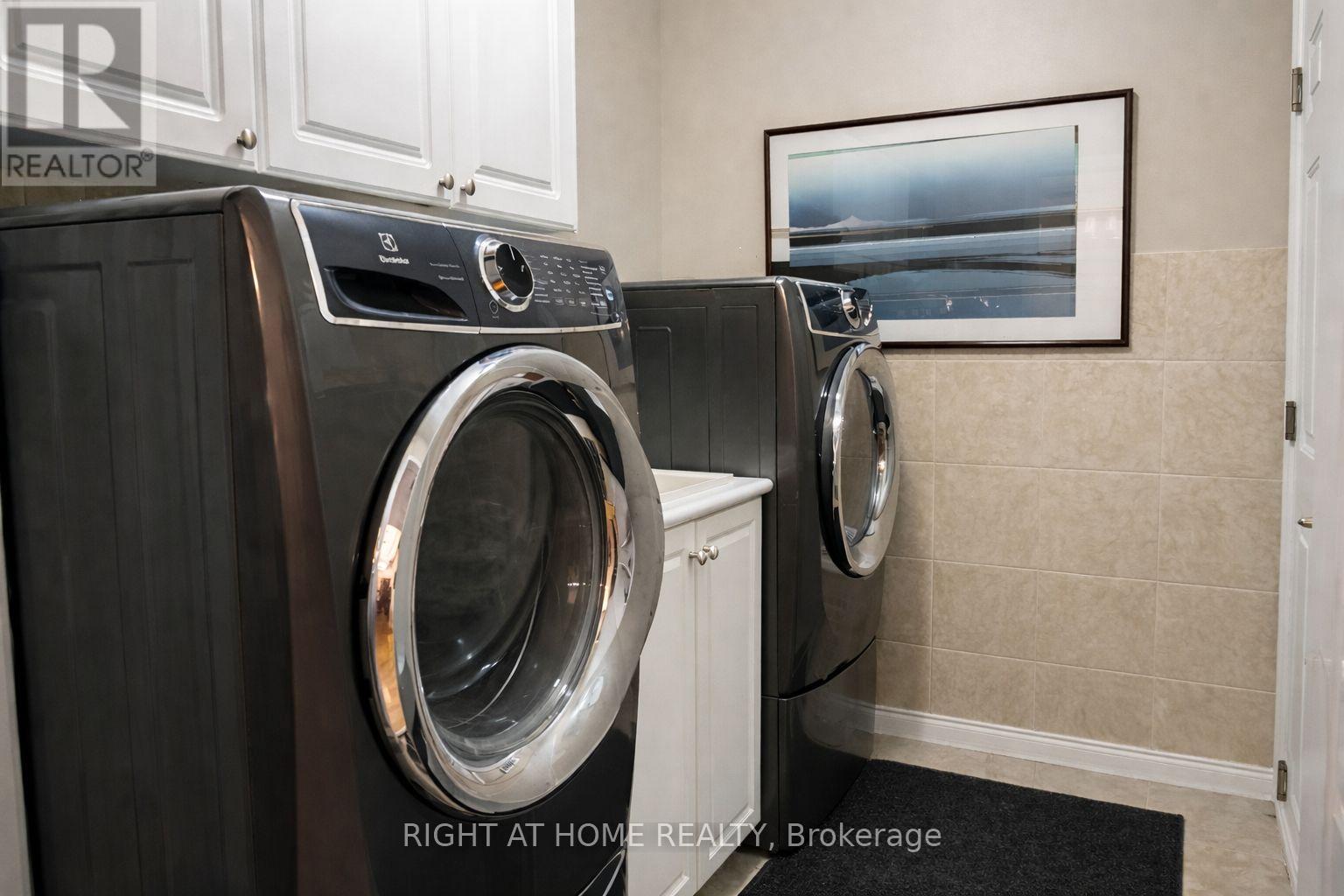 63 Brass Drive, Richmond Hill, Ontario  L4E 4T4 - Photo 9 - N12874168