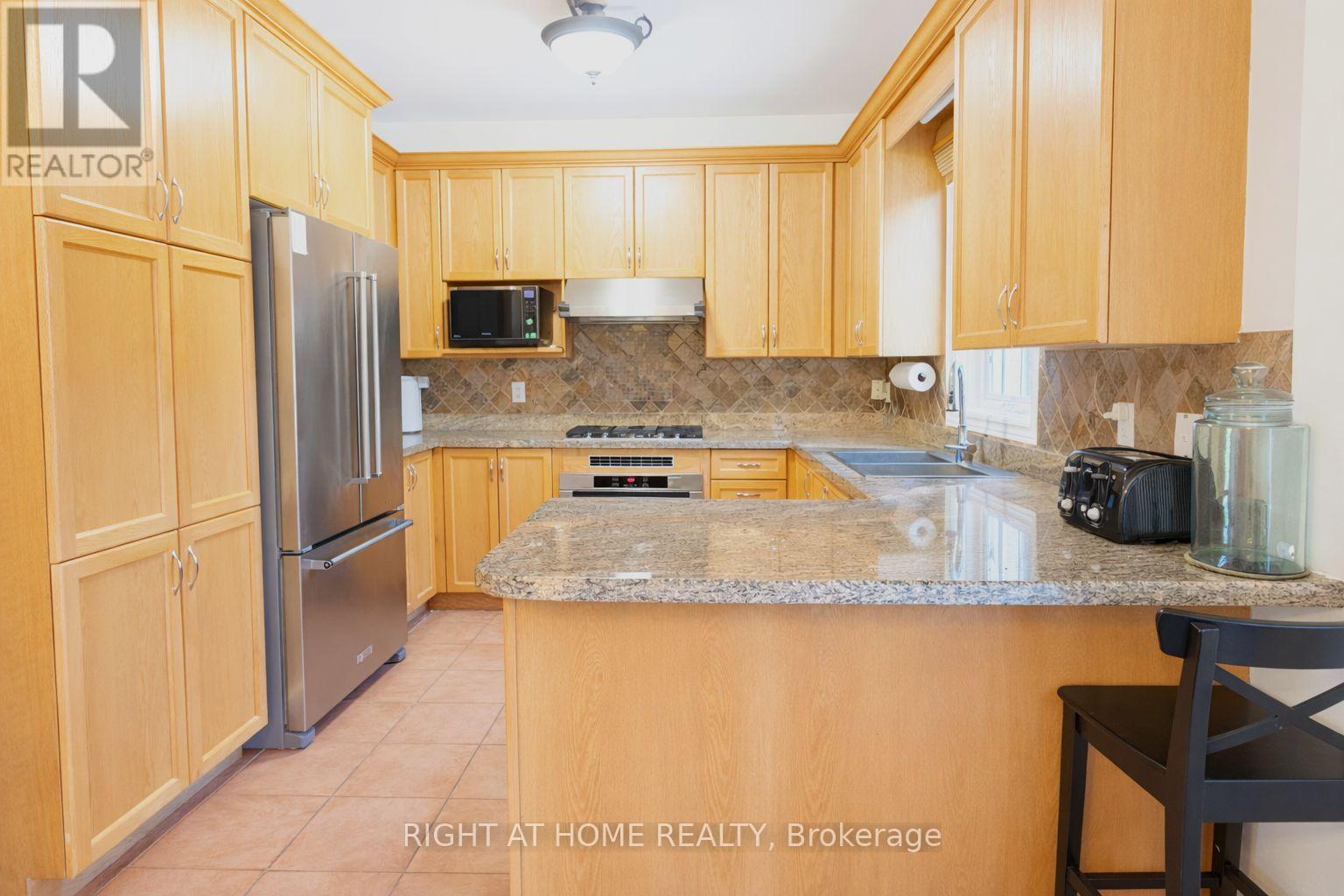 63 Brass Drive, Richmond Hill, Ontario  L4E 4T4 - Photo 7 - N12874168