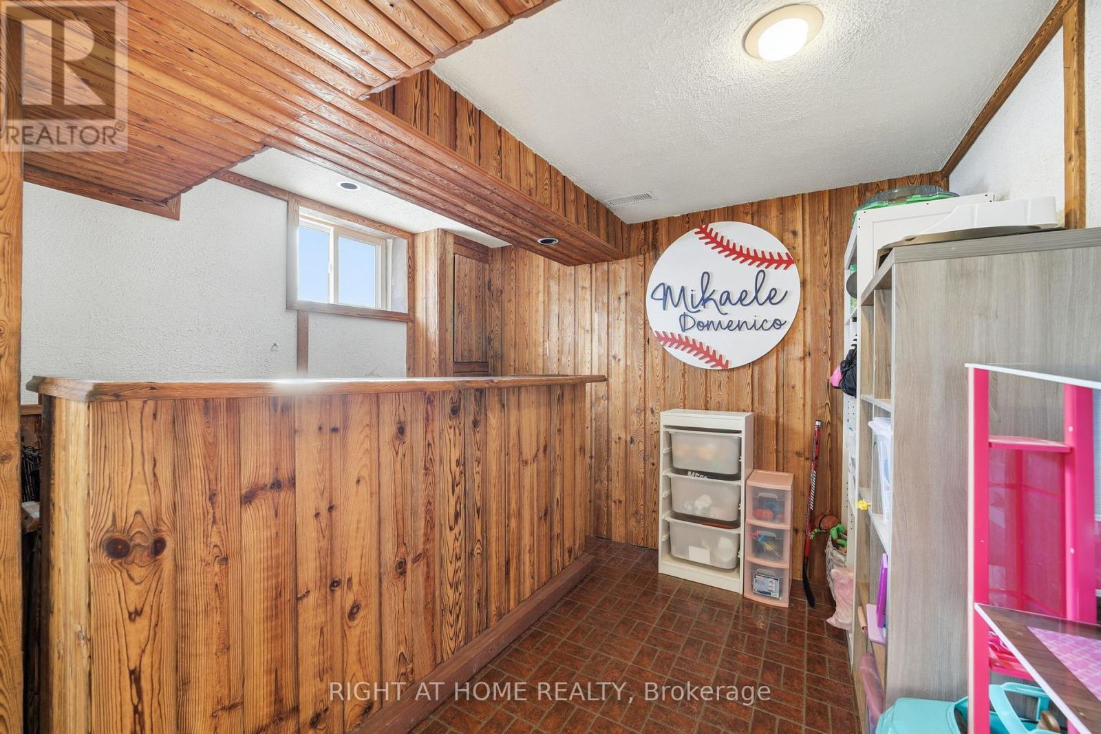 322 Melores Drive, Burlington, Ontario  L7L 4T8 - Photo 24 - W12878814