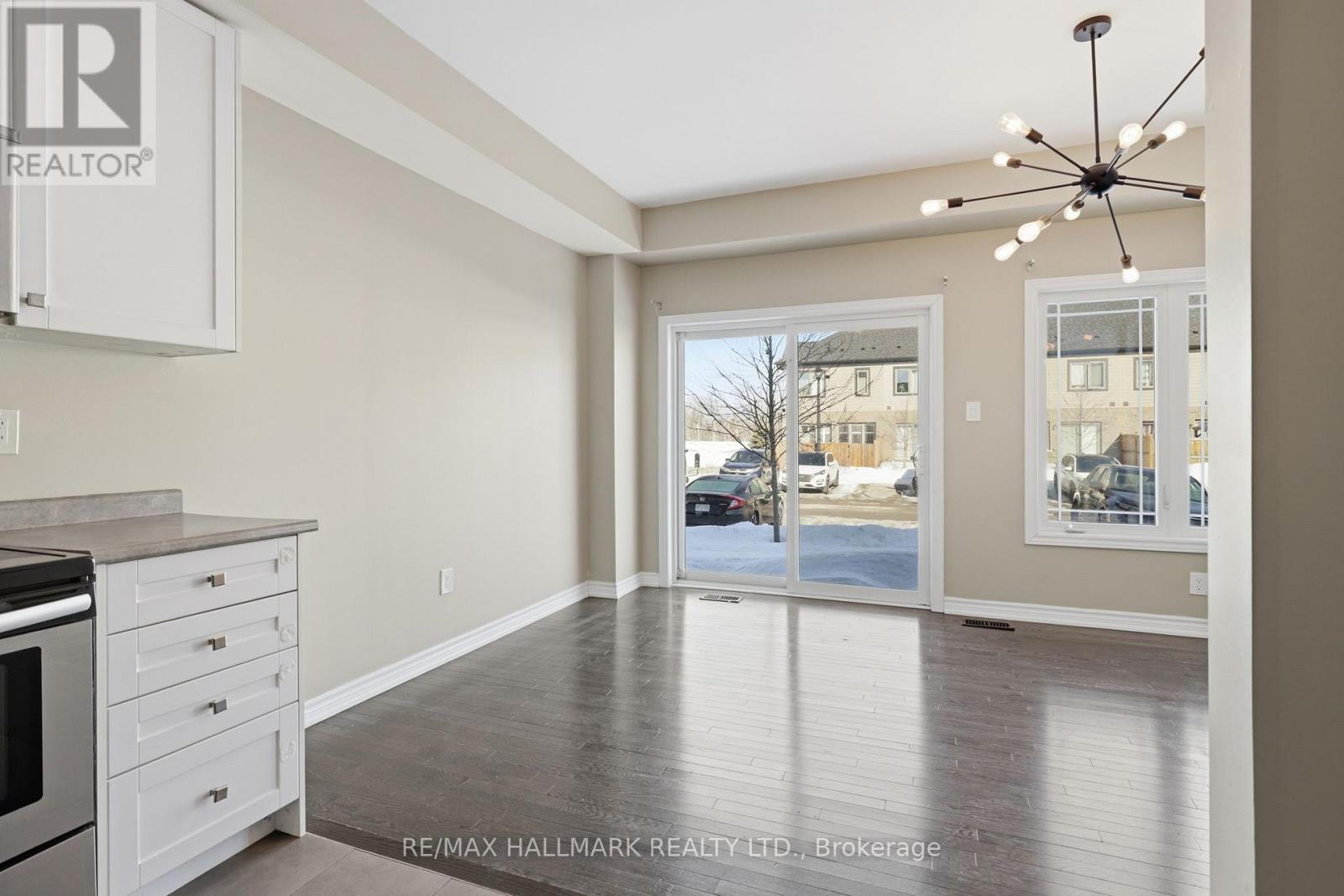 38 Deneb Street, Barrie, Ontario  L4M 0K6 - Photo 6 - S12815006