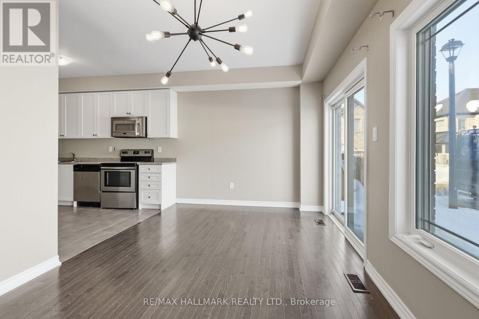 38 Deneb Street, Barrie, Ontario  L4M 0K6 - Photo 9 - S12815006