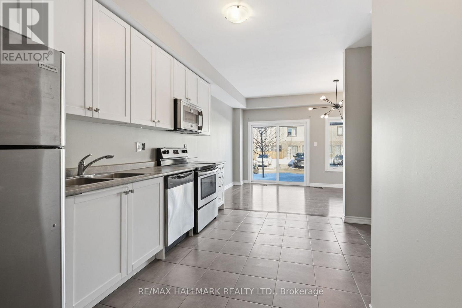 38 Deneb Street, Barrie, Ontario  L4M 0K6 - Photo 4 - S12815006