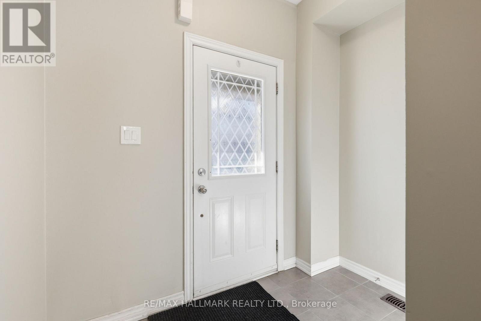 38 Deneb Street, Barrie, Ontario  L4M 0K6 - Photo 3 - S12815006