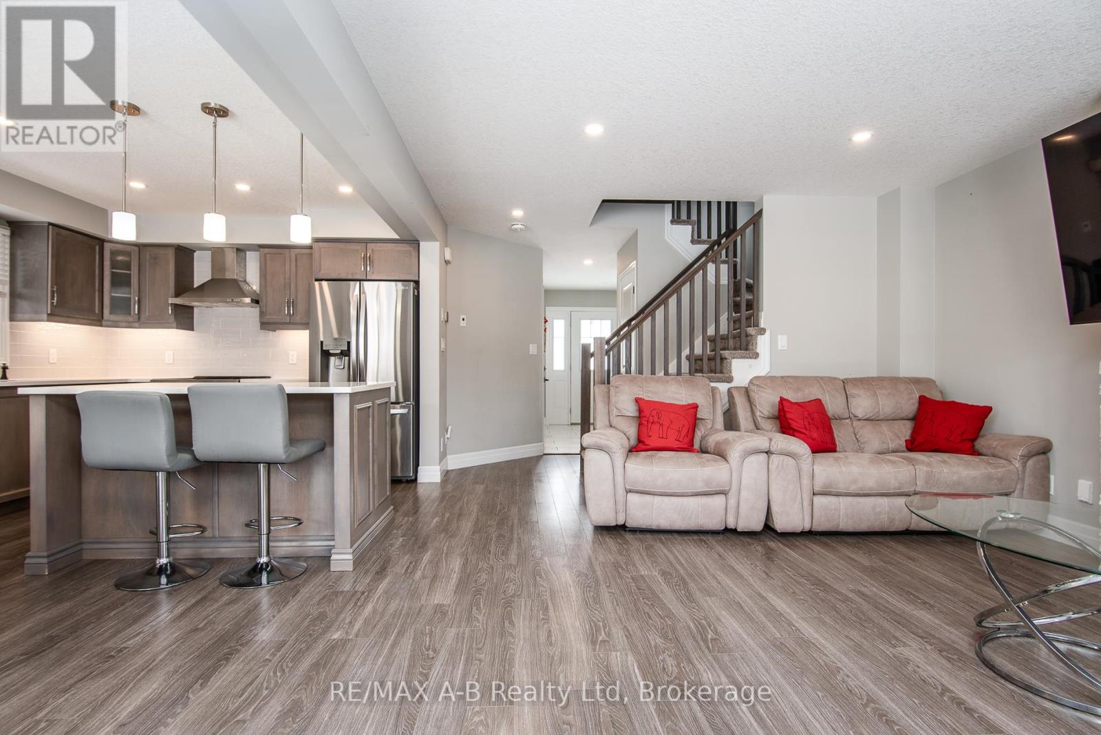 31 Davidson Drive, Stratford, Ontario  N5A 0J5 - Photo 10 - X12639146