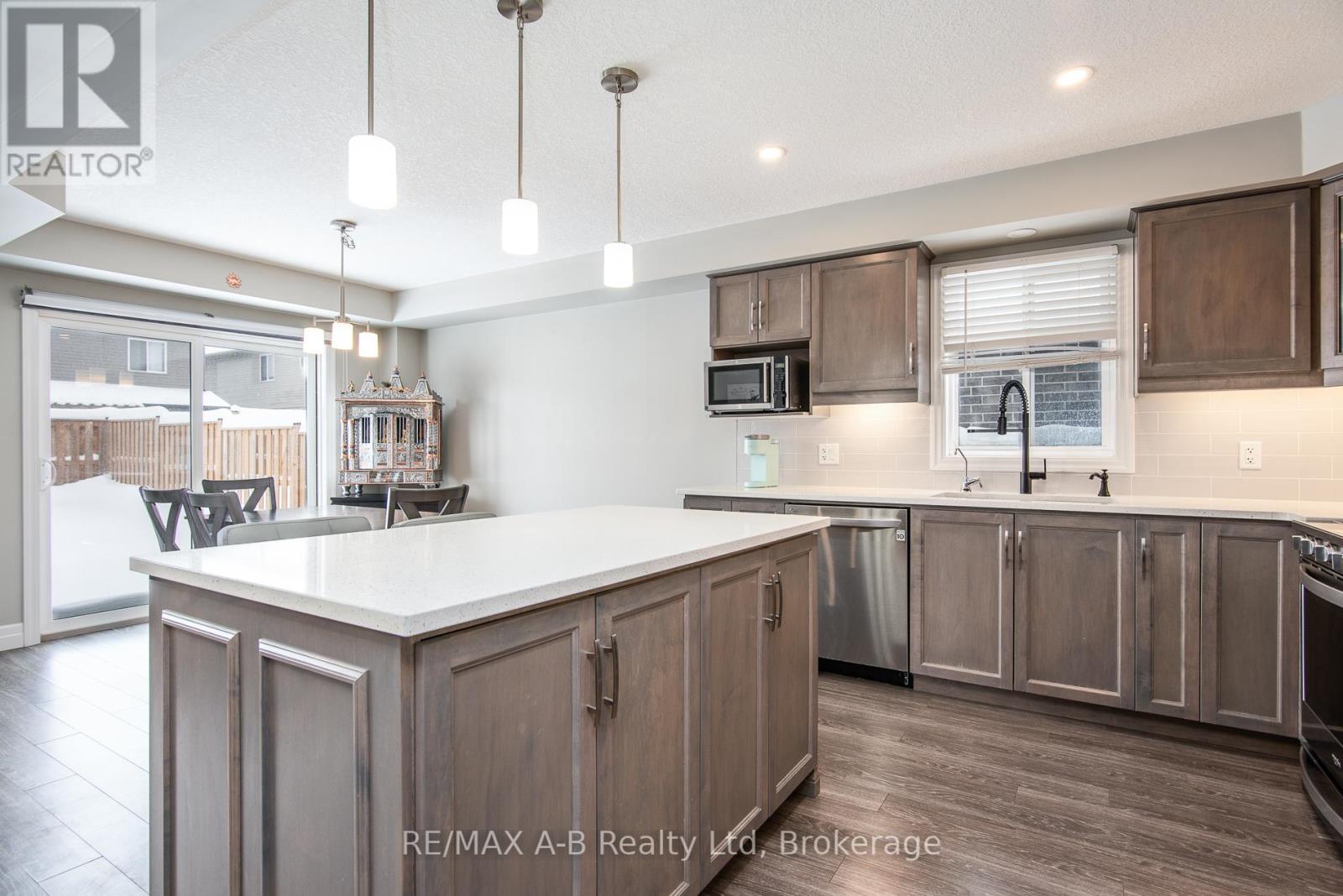 31 Davidson Drive, Stratford, Ontario  N5A 0J5 - Photo 16 - X12639146