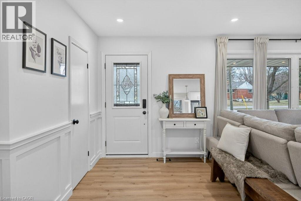 31 Dunning Court, Dundas, Ontario  L9H 4K8 - Photo 5 - 40811160