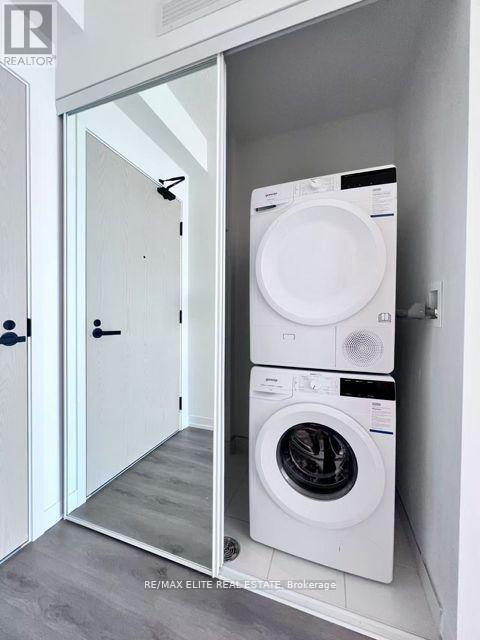 1705 - 225 Commerce Street, Vaughan, Ontario  L4K 5Z7 - Photo 4 - N12878884