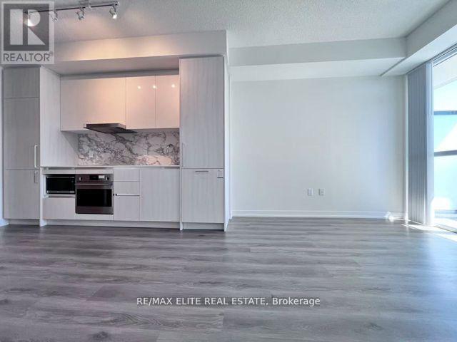 1705 - 225 Commerce Street, Vaughan, Ontario  L4K 5Z7 - Photo 6 - N12878884