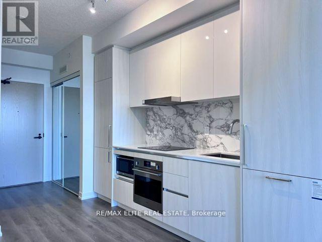 1705 - 225 Commerce Street, Vaughan, Ontario  L4K 5Z7 - Photo 8 - N12878884