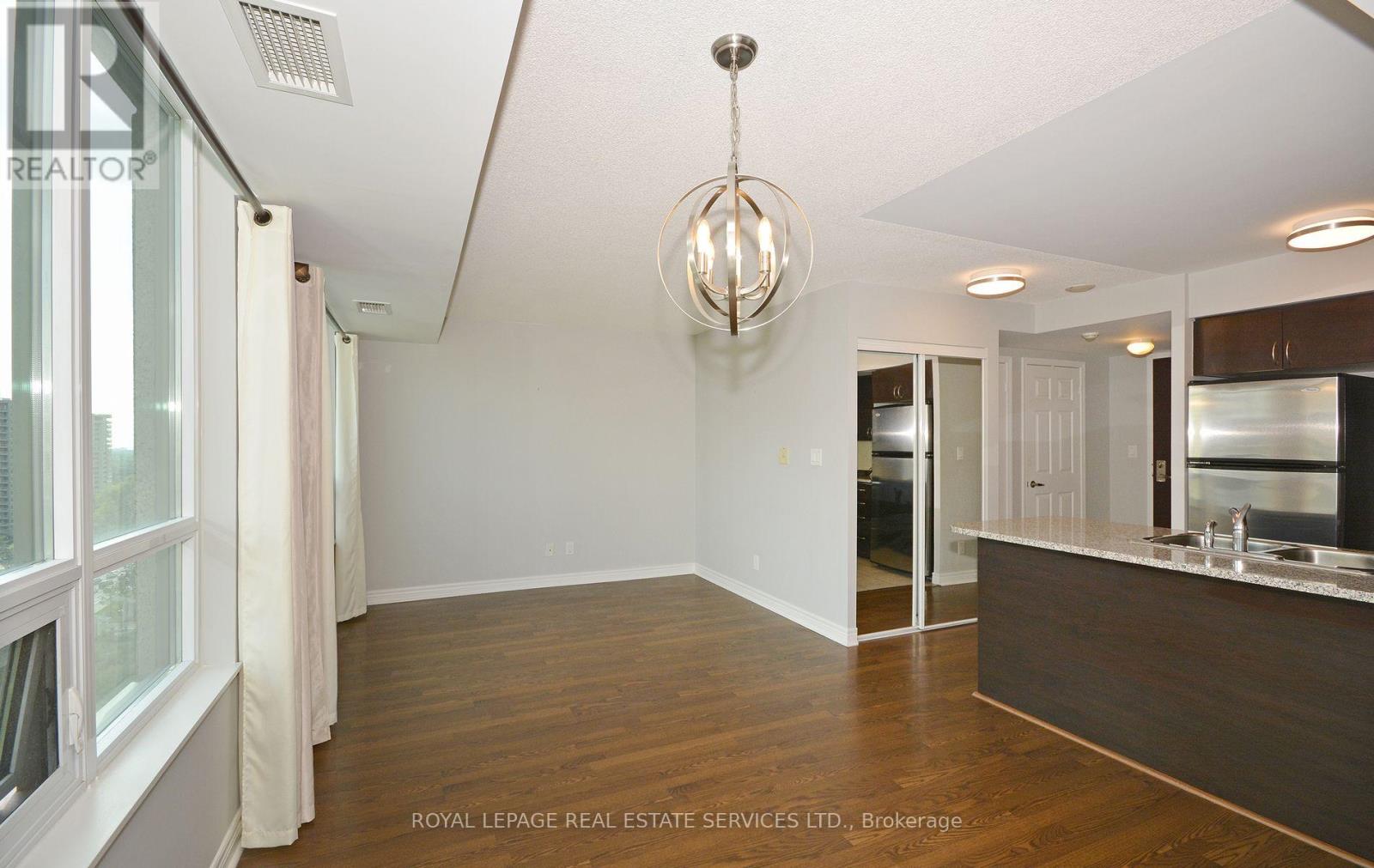 1201 - 208 Enfield Place, Mississauga, Ontario  L5B 0B8 - Photo 10 - W12878846