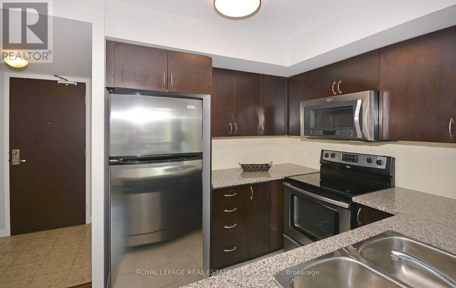 1201 - 208 Enfield Place, Mississauga, Ontario  L5B 0B8 - Photo 14 - W12878846