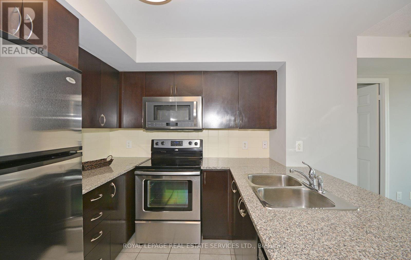 1201 - 208 Enfield Place, Mississauga, Ontario  L5B 0B8 - Photo 15 - W12878846