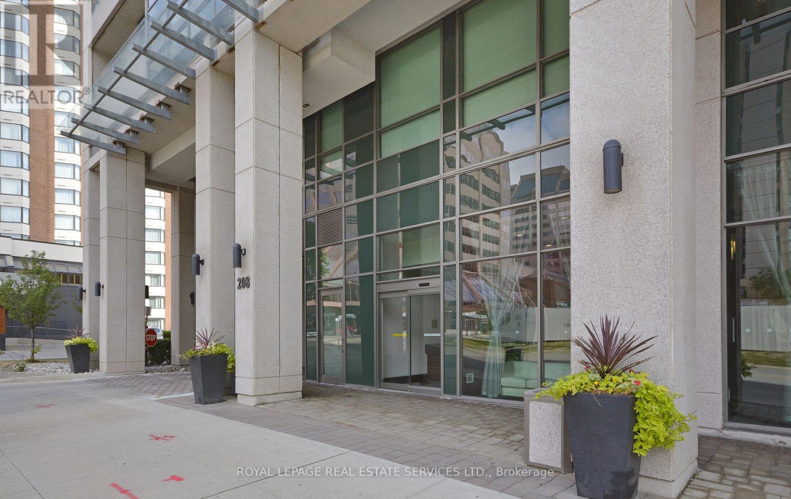 1201 - 208 Enfield Place, Mississauga, Ontario  L5B 0B8 - Photo 2 - W12878846