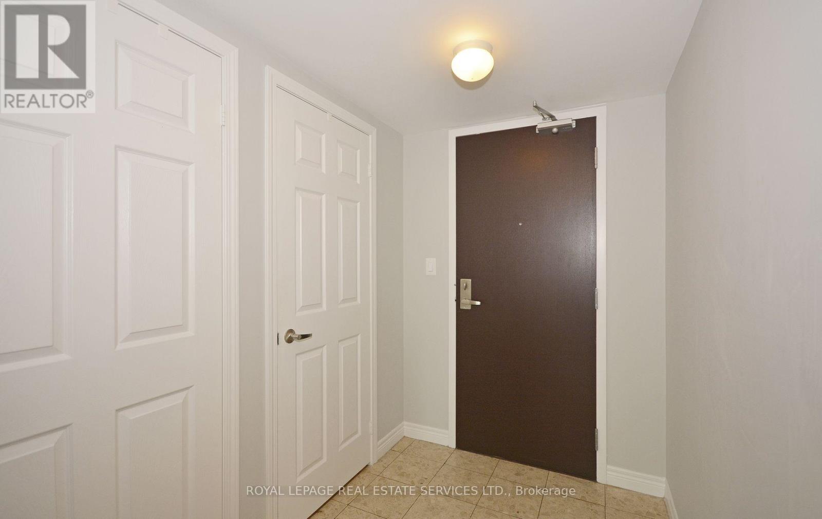 1201 - 208 Enfield Place, Mississauga, Ontario  L5B 0B8 - Photo 3 - W12878846
