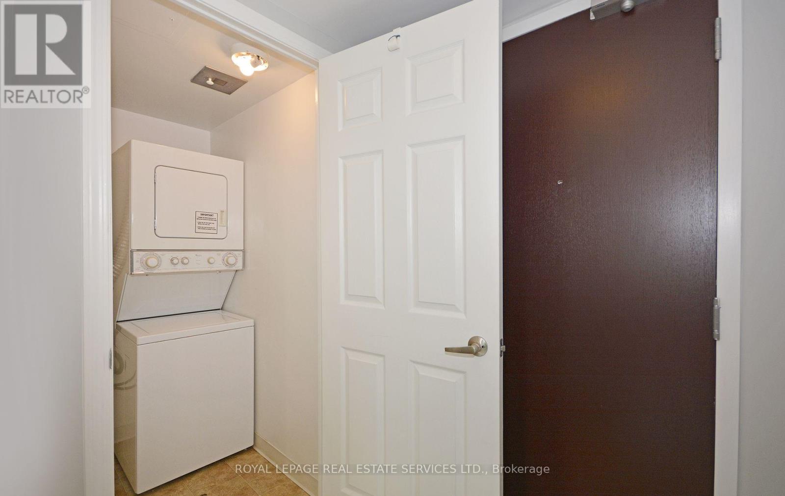 1201 - 208 Enfield Place, Mississauga, Ontario  L5B 0B8 - Photo 4 - W12878846