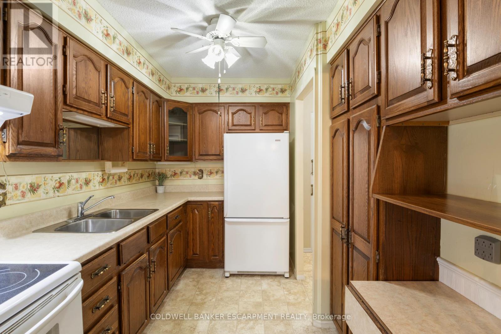 1005 - 81 Millside Drive, Milton, Ontario  L9T 3X4 - Photo 10 - W12878890