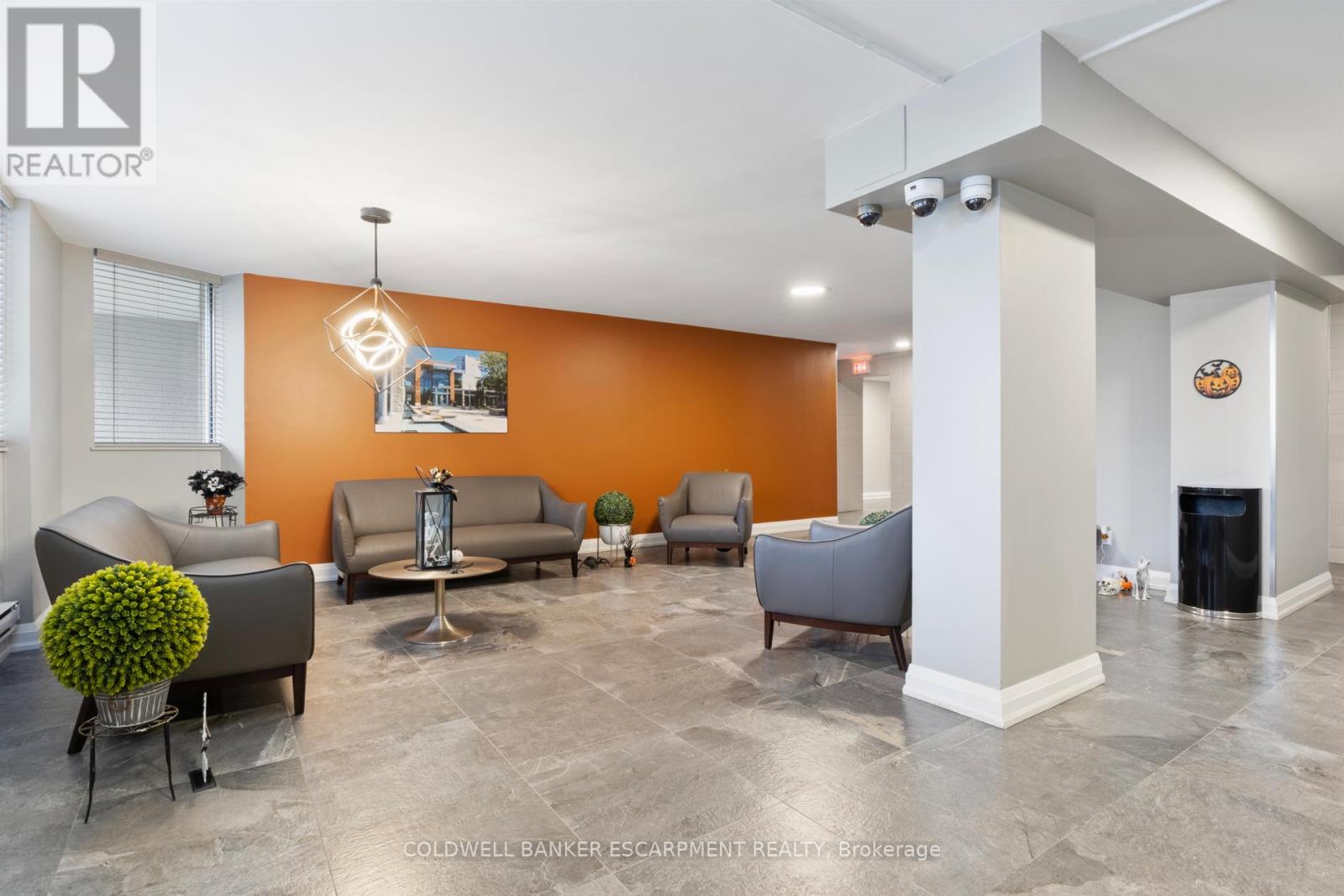 1005 - 81 Millside Drive, Milton, Ontario  L9T 3X4 - Photo 4 - W12878890