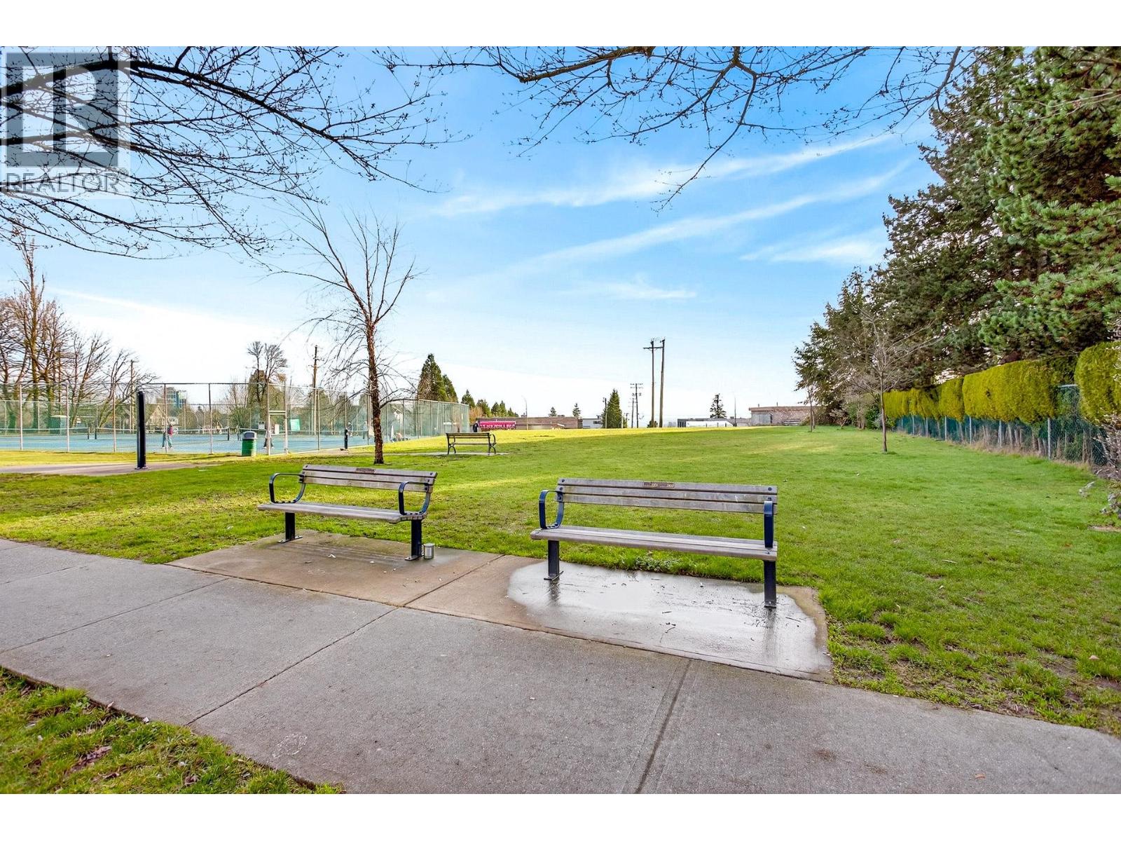 Listing Picture 6 of 32 : 20 6588 SOUTHOAKS CRESCENT, Burnaby / 本拿比 - 魯藝地產 Yvonne Lu Group - MLS Medallion Club Member