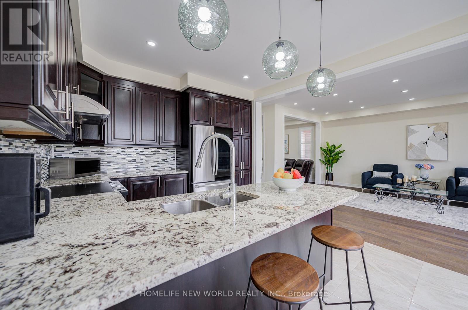 88 Roth Street, Aurora, Ontario  L4G 0W7 - Photo 14 - N12877202