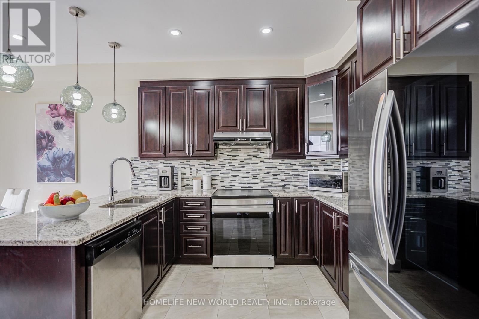 88 Roth Street, Aurora, Ontario  L4G 0W7 - Photo 16 - N12877202