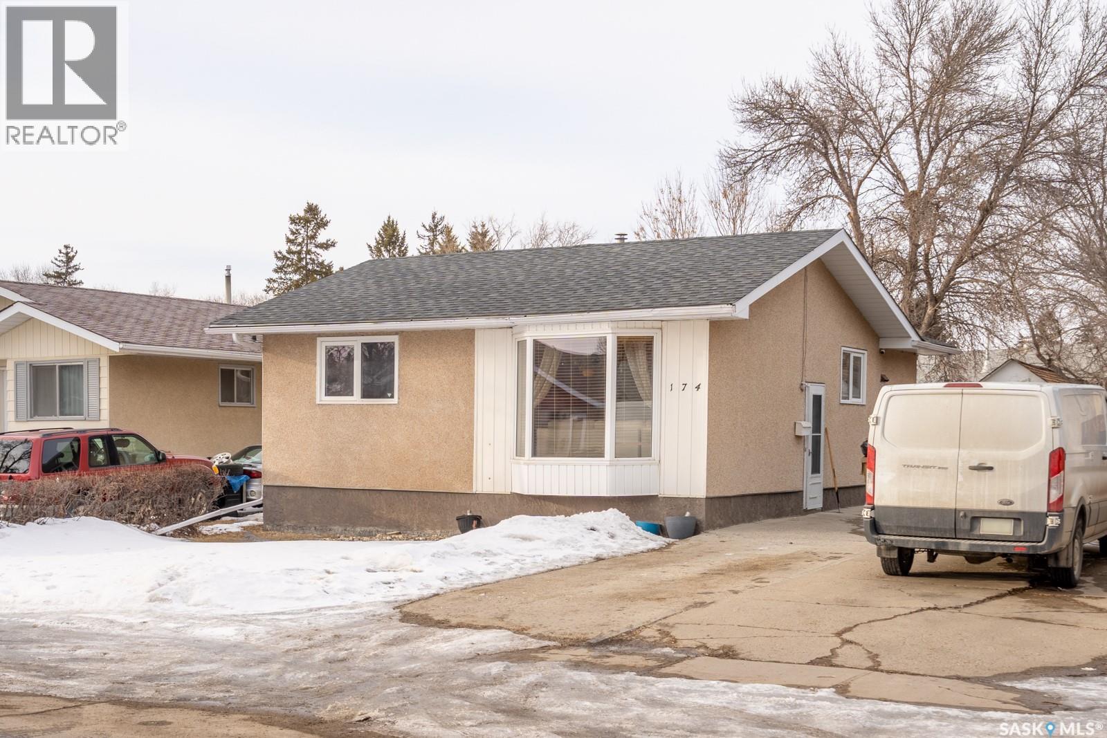 174 Thomson AVENUE, Regina, Saskatchewan