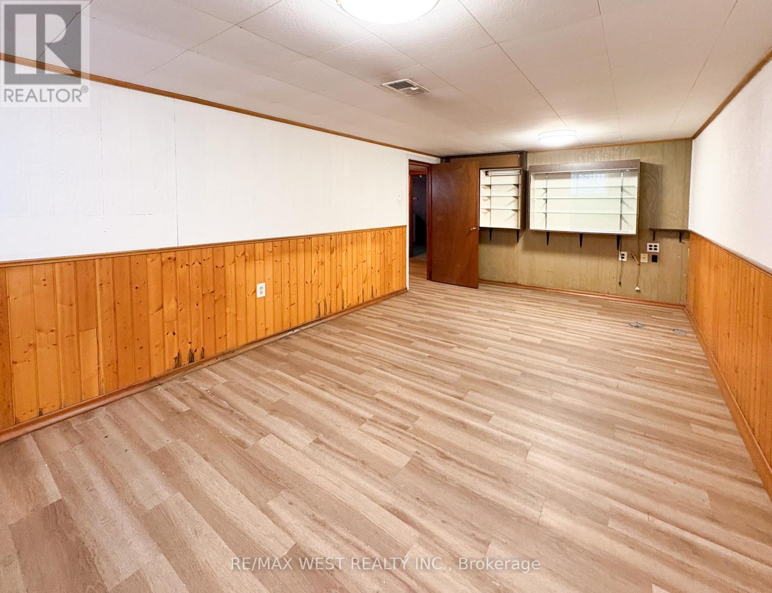 32 Broadleaf Road, Toronto, Ontario  M3B 1C2 - Photo 18 - C12681604