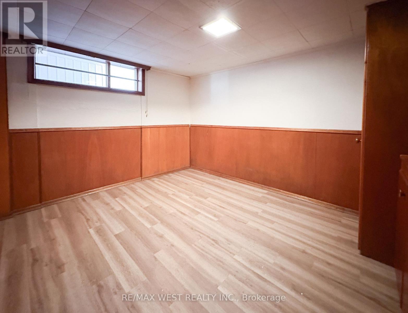 32 Broadleaf Road, Toronto, Ontario  M3B 1C2 - Photo 19 - C12681604