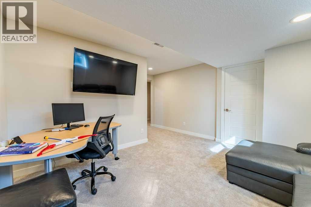 153 Waterford Boulevard, Chestermere, Alberta  T1X 2M9 - Photo 38 - A2293145