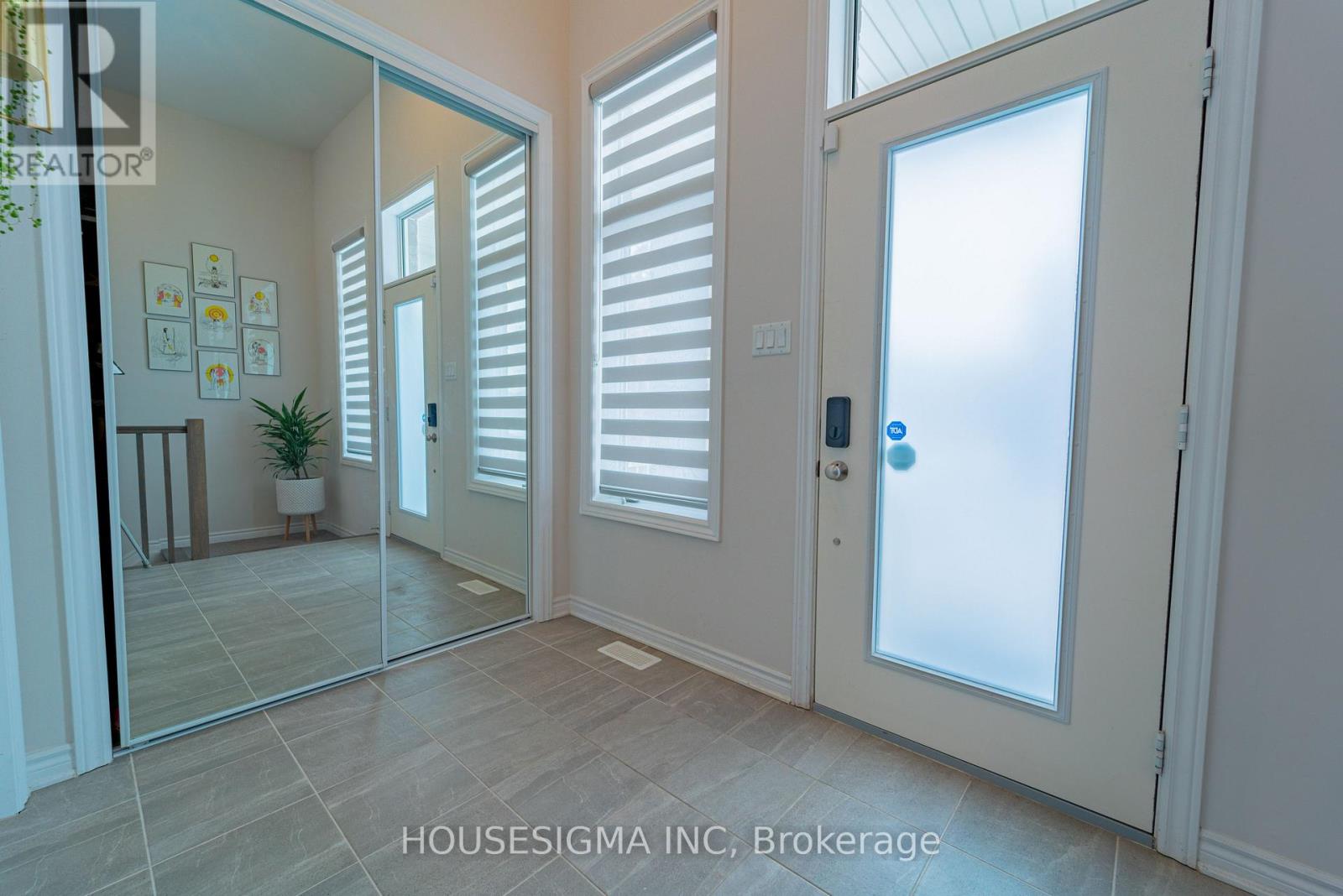 547 Ponthieu Circle, Ottawa, Ontario  K1W 0N5 - Photo 4 - X12811200