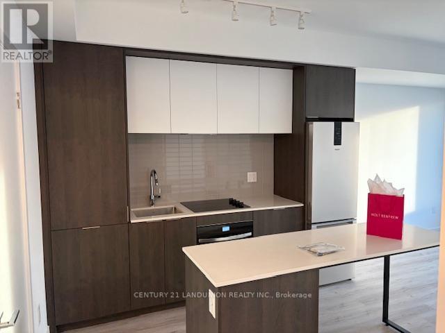 4109 - 395 Square One Drive, Mississauga, Ontario  L5B 0B6 - Photo 2 - W12878900