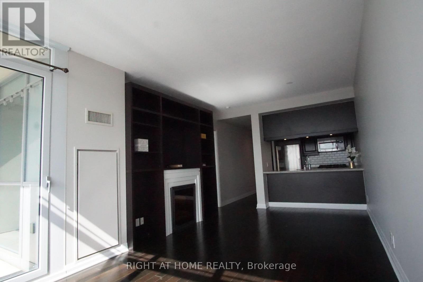 Lph01 - 1055 Southdown Road, Mississauga, Ontario  L5J 0A3 - Photo 5 - W12878902