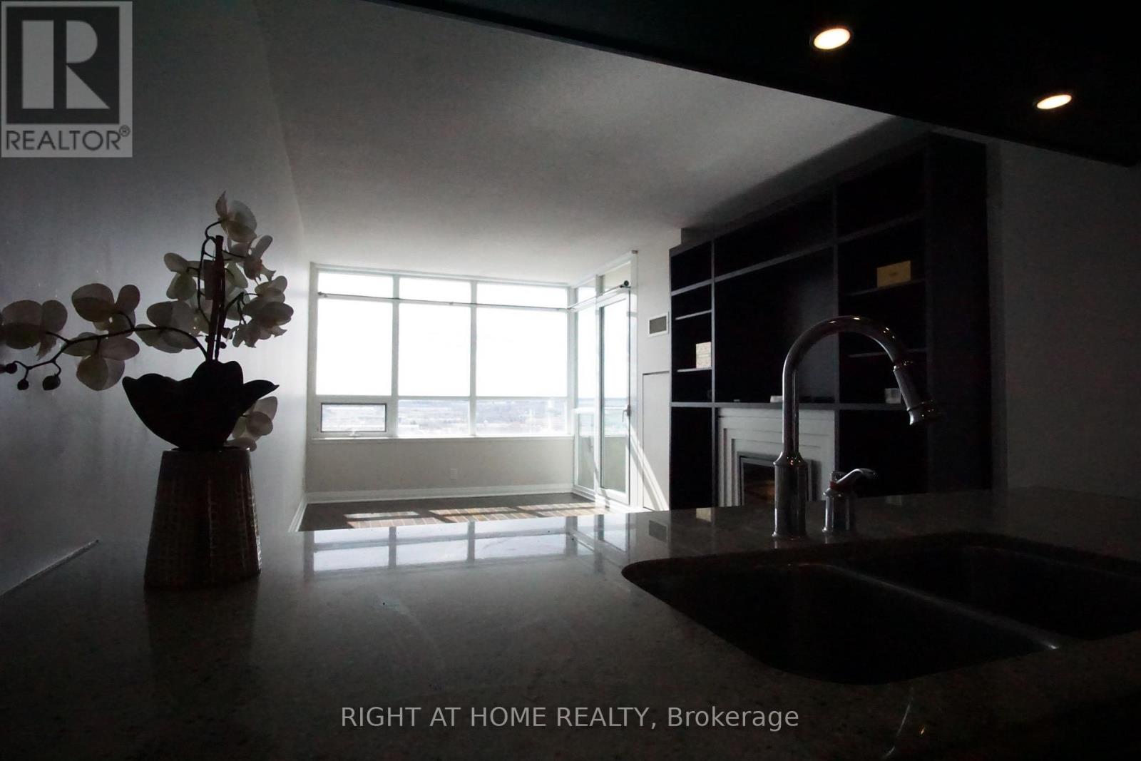 Lph01 - 1055 Southdown Road, Mississauga, Ontario  L5J 0A3 - Photo 6 - W12878902