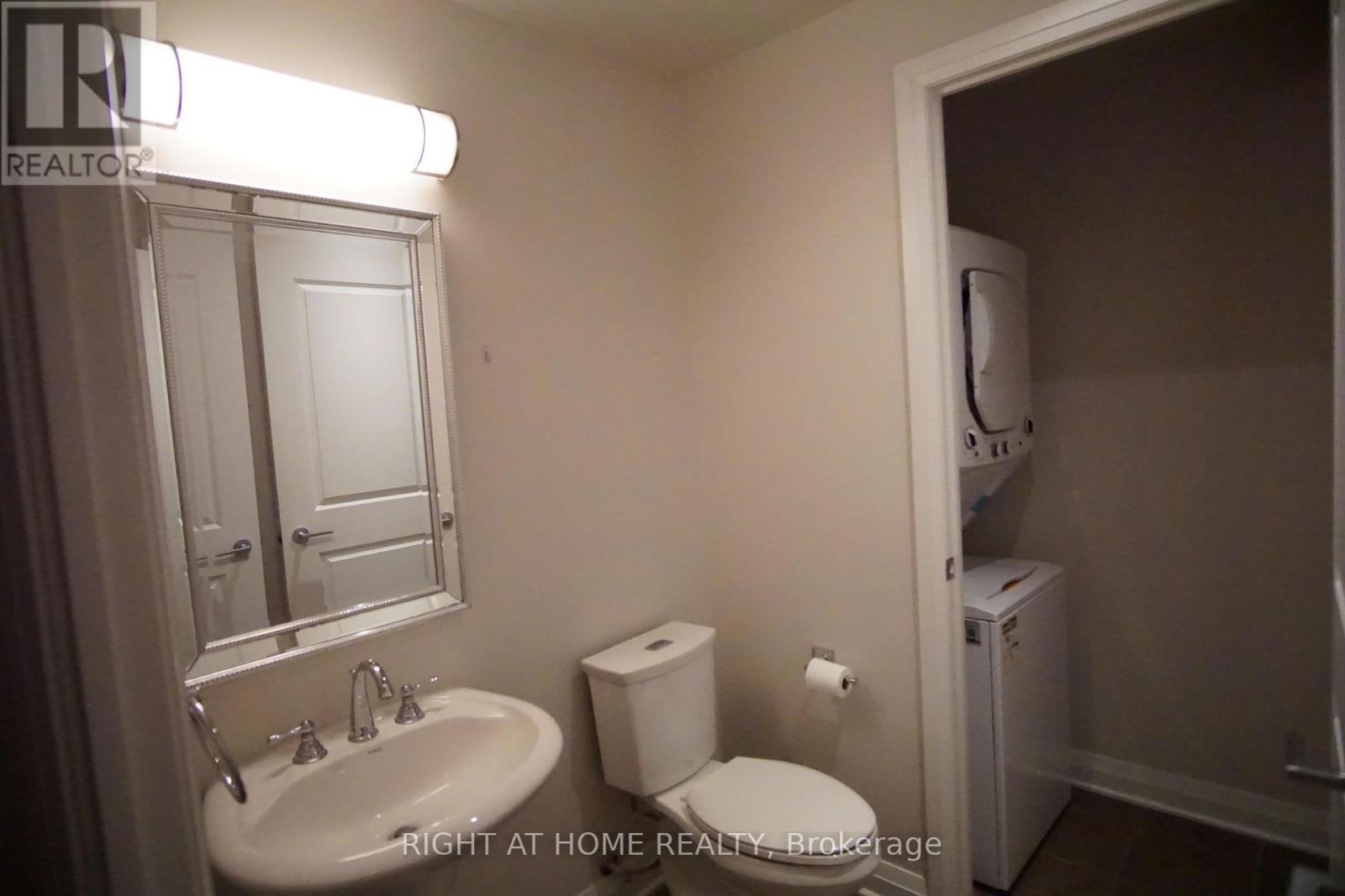 Lph01 - 1055 Southdown Road, Mississauga, Ontario  L5J 0A3 - Photo 8 - W12878902