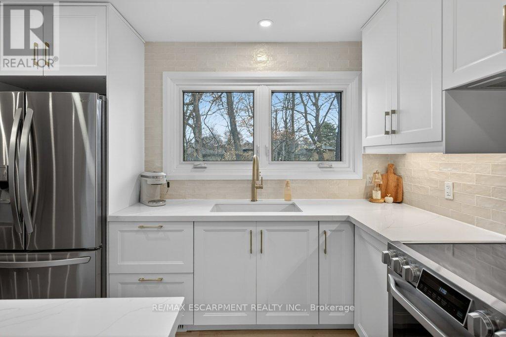 31 Dunning Court, Hamilton, Ontario  L9H 4K8 - Photo 16 - X12878916