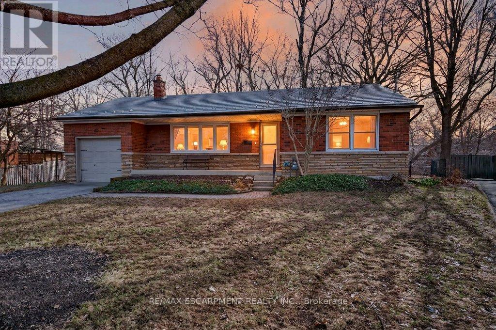 31 Dunning Court, Hamilton, Ontario  L9H 4K8 - Photo 3 - X12878916