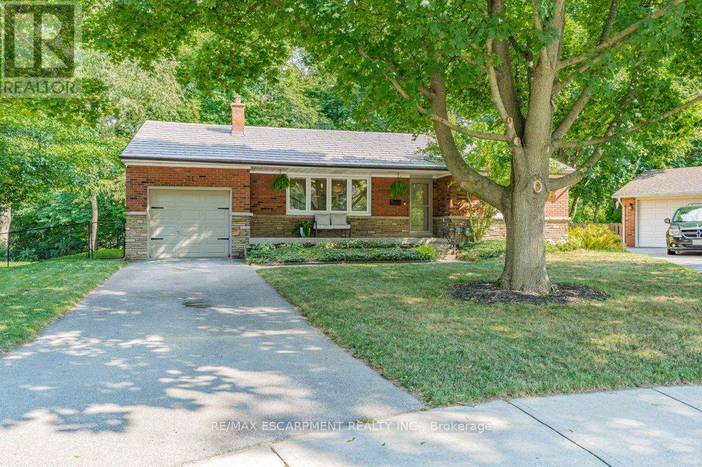 31 Dunning Court, Hamilton, Ontario  L9H 4K8 - Photo 4 - X12878916