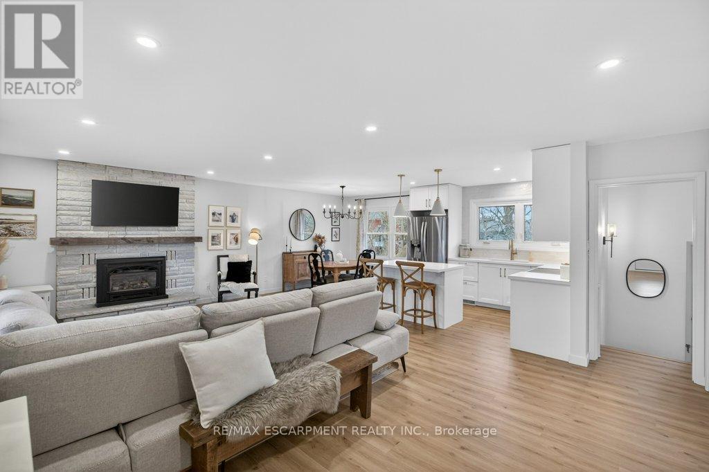 31 Dunning Court, Hamilton, Ontario  L9H 4K8 - Photo 7 - X12878916