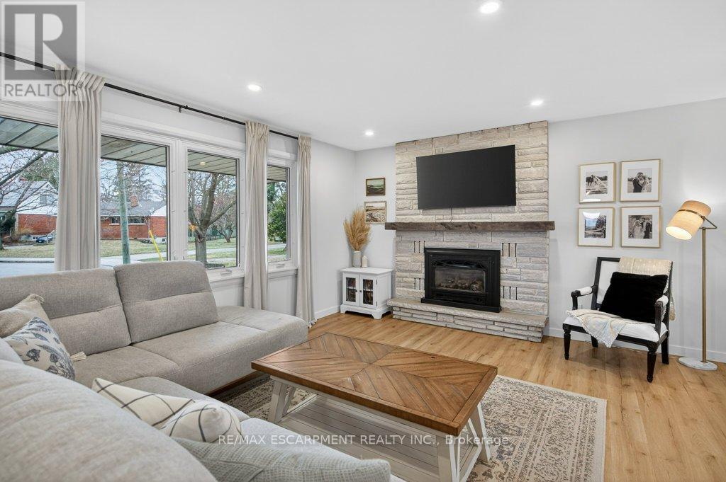 31 Dunning Court, Hamilton, Ontario  L9H 4K8 - Photo 8 - X12878916