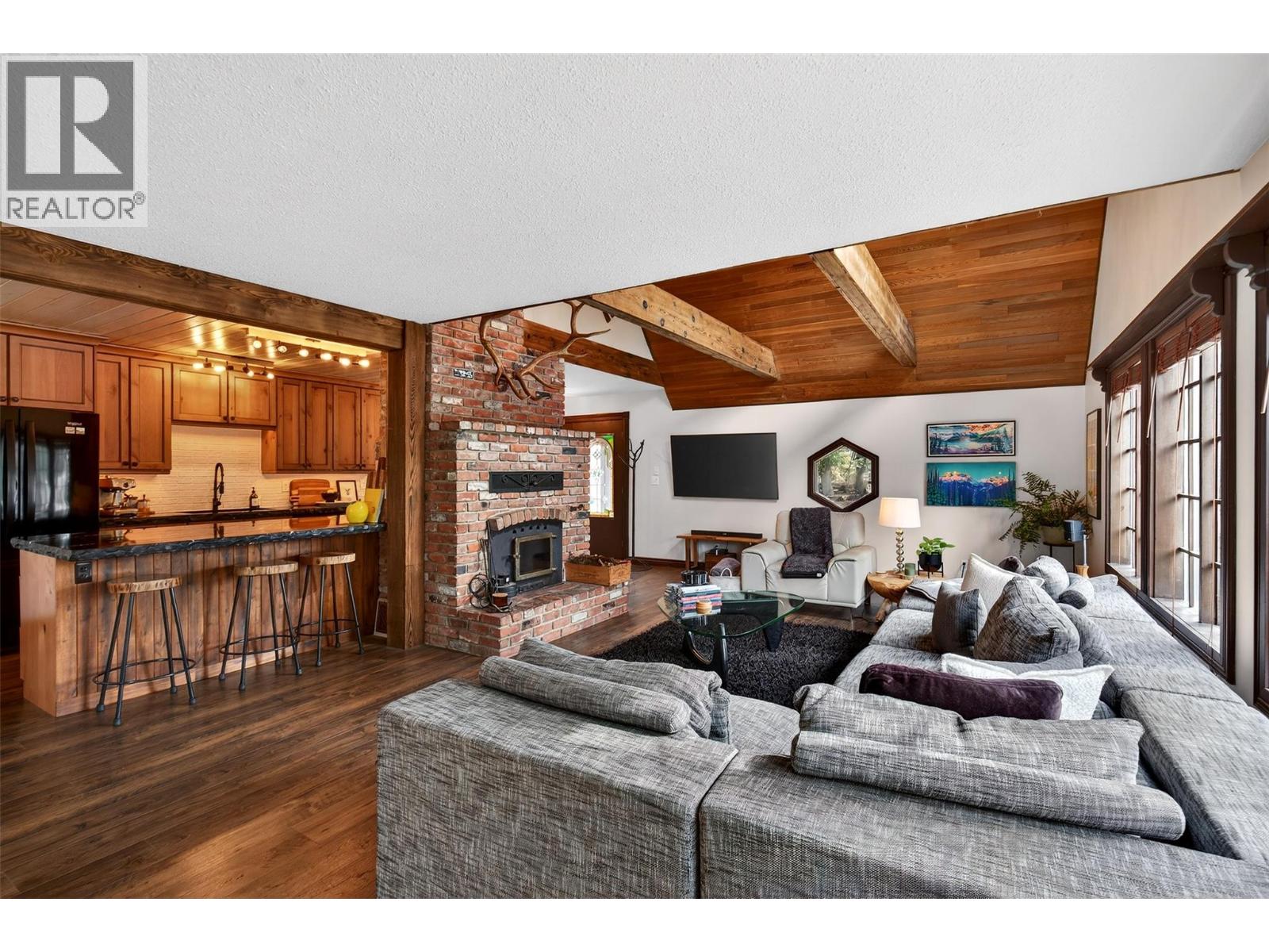 3025 Camozzi Road, Revelstoke, British Columbia  V0E 2S3 - Photo 5 - 10379149