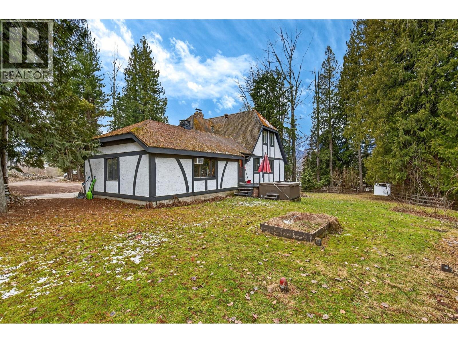 3025 Camozzi Road, Revelstoke, British Columbia  V0E 2S3 - Photo 44 - 10379149