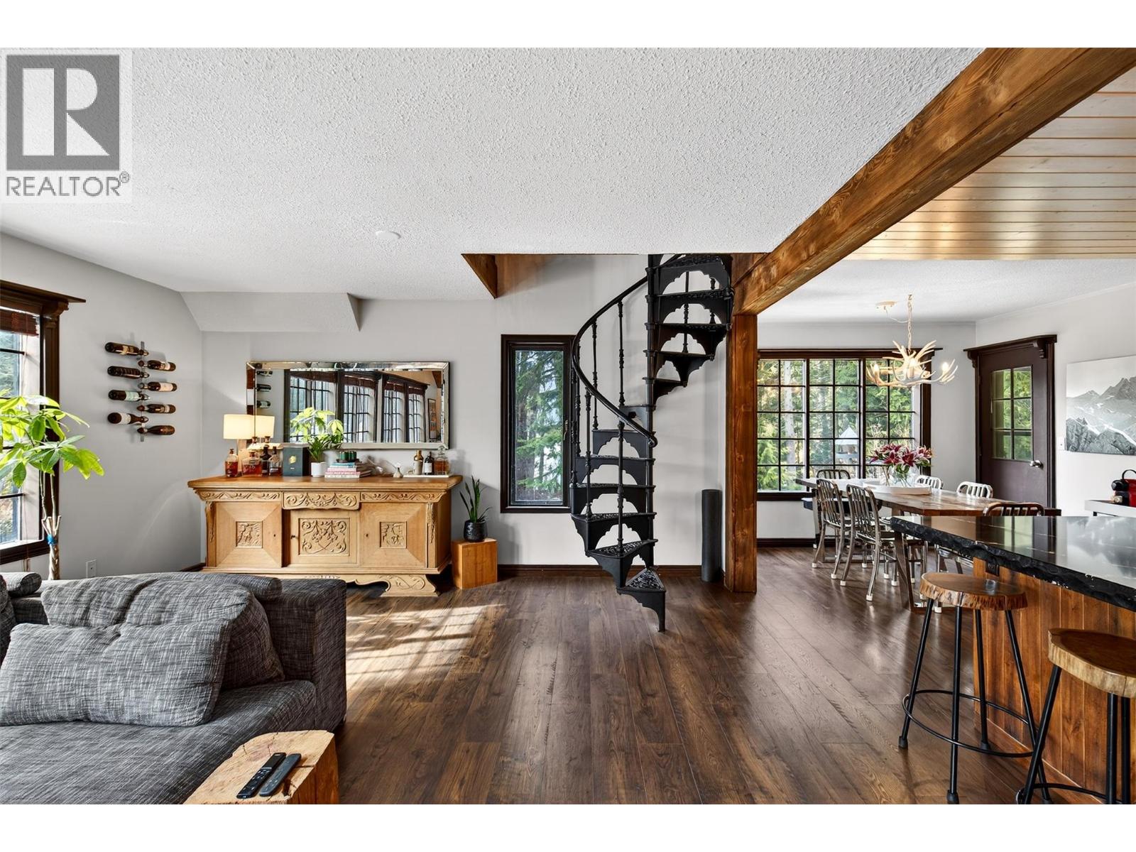 3025 Camozzi Road, Revelstoke, British Columbia  V0E 2S3 - Photo 6 - 10379149