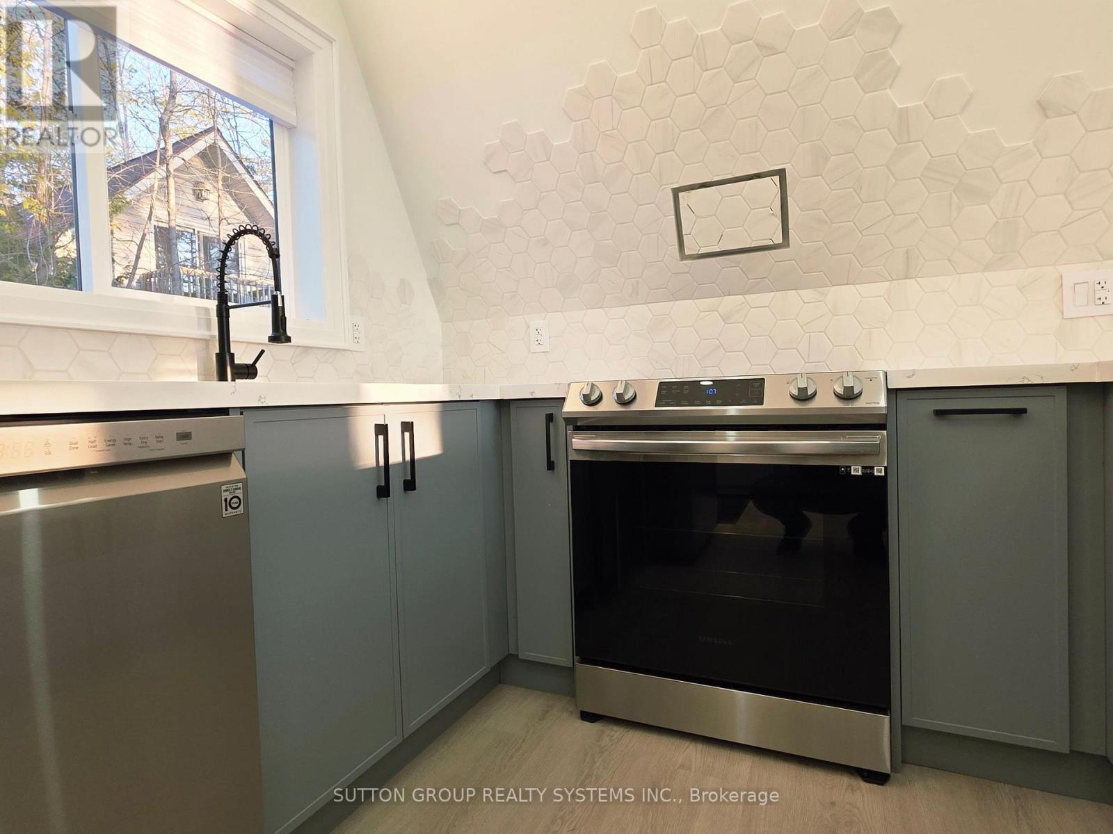 7701 Doner Drive, Severn, Ontario  L0K 2B0 - Photo 6 - S12878940