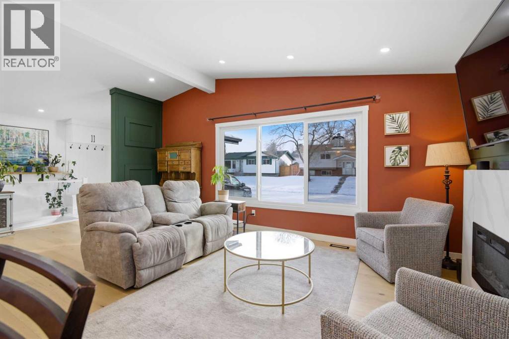 428 Queen Anne Way SE, Calgary, Alberta  T2J 4R9 - Photo 12 - A2291229