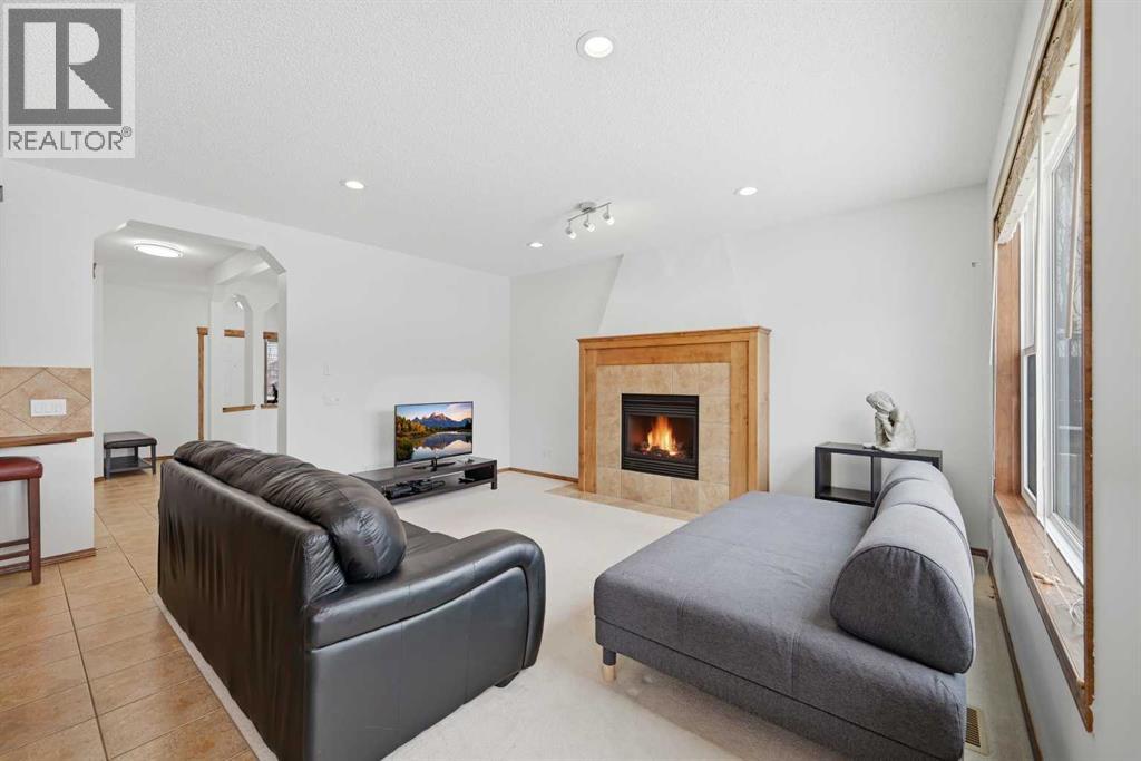 125 Panamount Heath Nw, Calgary, Alberta  T3K 6J9 - Photo 4 - A2291772