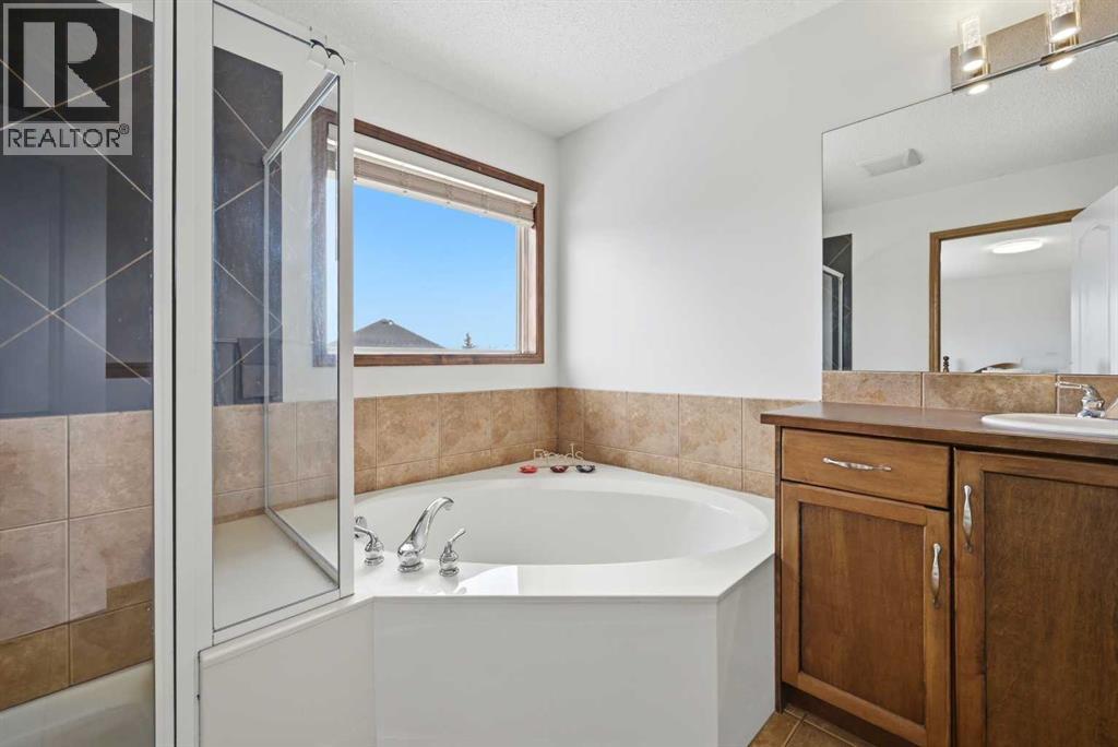 125 Panamount Heath Nw, Calgary, Alberta  T3K 6J9 - Photo 18 - A2291772