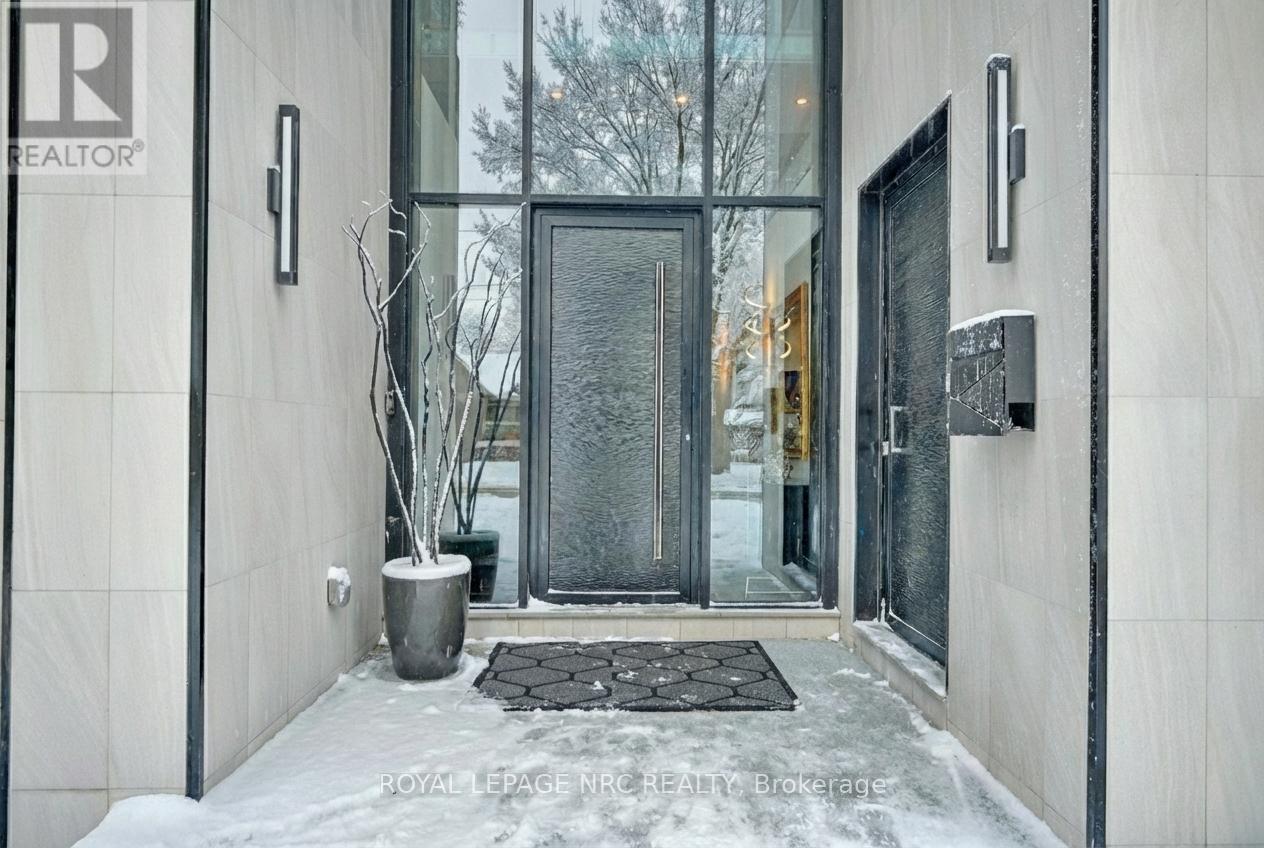 10 Pawling Street, St. Catharines, Ontario  L2N 5M2 - Photo 4 - X12586062