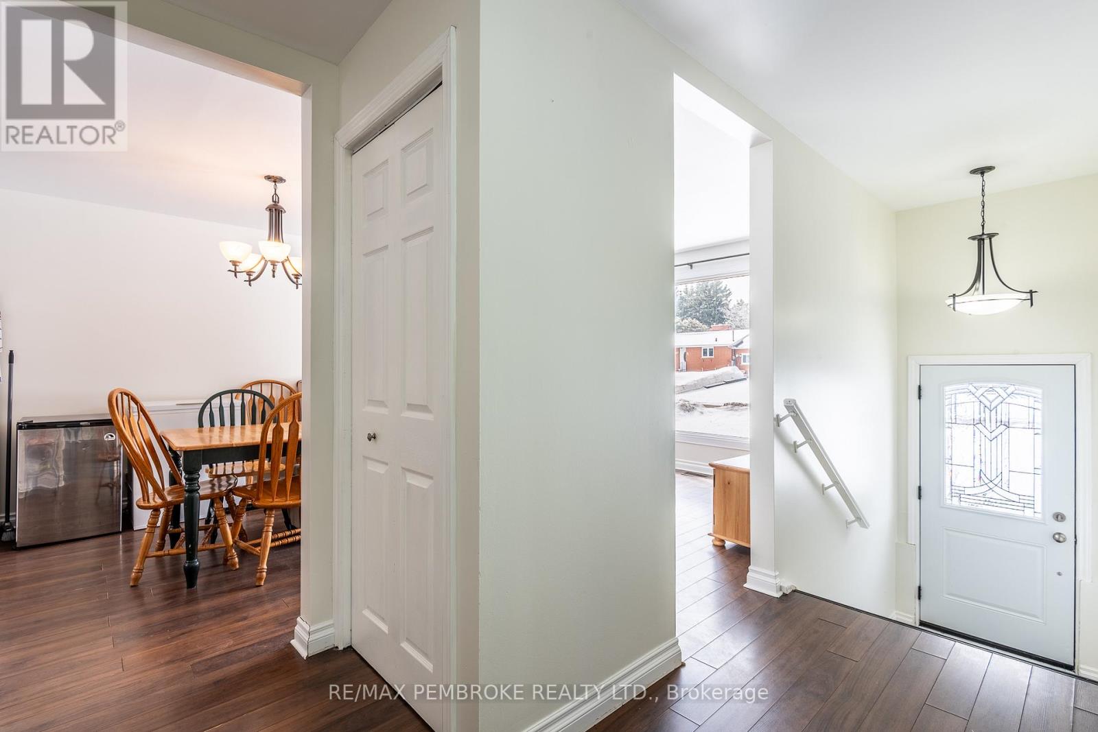 22&24 Hoffman Street, Petawawa, Ontario  K8A 2J5 - Photo 4 - X12878968