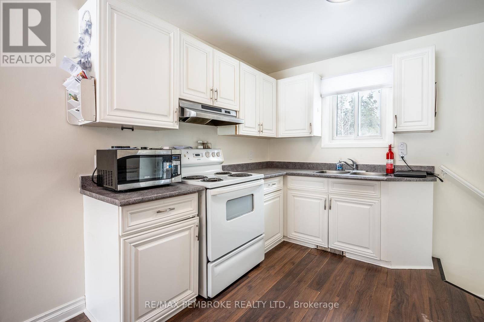 22&24 Hoffman Street, Petawawa, Ontario  K8A 2J5 - Photo 7 - X12878968