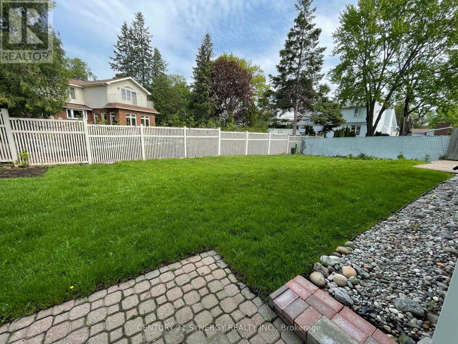 639 Glenhurst Crescent, Ottawa, Ontario  K1J 7B6 - Photo 5 - X12878974